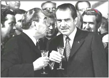 Генеральный секретарь ЦК КПСС Л. Брежнев и президент США Р. Никсон 