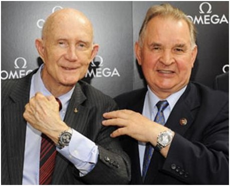 2010 г. Т. Стаффорд и В. Кубасов рекламируют часы «Омега» 
